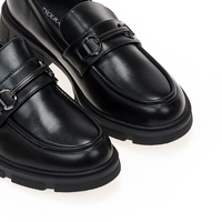 Oxfords μαύρα δερματίνη με αγκράφα